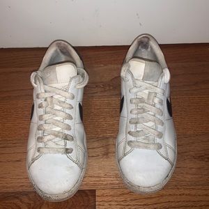 Nike tennis shoes